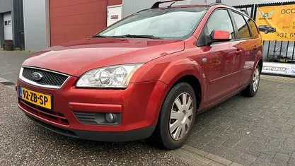 Oranje Gebruikt 2007 Ford Focus Ghia Stationwagen | € 2.199 (Eerlijke prijs)