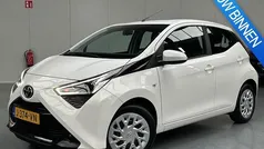 Gebruikt 2020 Toyota Aygo X-play Hatchback | € 10.950 (Eerlijke prijs)