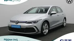Zilver, metallic lak Gebruikt 2021 VW Golf VIII GTE Hatchback | € 28.950 (Eerlijke prijs)