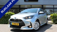 Grijs Gebruikt 2022 Toyota Yaris Hybrid Active Hatchback | € 21.950 (Eerlijke prijs)
