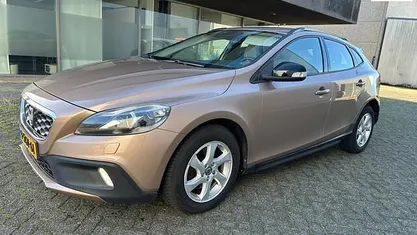 Bruin Gebruikt 2013 Volvo V40 Kinetic Hatchback | € 8.749 (Goede deal)