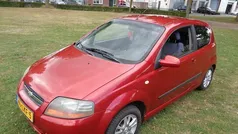 Rood, metallic lak Gebruikt 2006 Chevrolet Kalos Hatchback | € 1.245 (Eerlijke prijs)