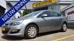 Zilver Gebruikt 2012 Opel Astra Edition Sedan | € 3.995 (Eerlijke prijs)