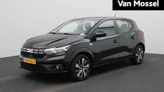 Zwart Gebruikt 2024 Dacia Sandero Expression Hatchback | € 19.935 (Eerlijke prijs)