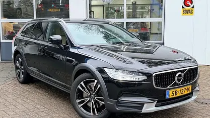Zwart (metallic) Occasion 2018 Volvo V90 CC Stationwagen | € 26.750 (Eerlijke prijs)
