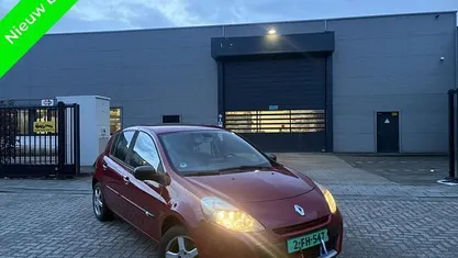 Occasion Renault Clio II 86 PK (63 kW) 2011 Rood Hatchback