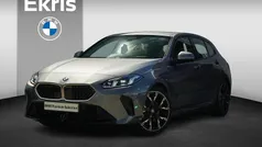 Grijs, metallic lak Gebruikt 2024 BMW 120 Comfort Edition Hatchback | € 34.900 (Eerlijke prijs)