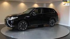Zwart Gebruikt 2017 Mitsubishi Outlander Top SUV | € 14.940 (Eerlijke prijs)