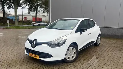 Gebruikt 2014 Renault Clio IV Authentique Hatchback | € 3.250 (Eerlijke prijs)