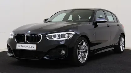 Zwart (metallic) Gebruikt 2019 BMW 118 Executive Hatchback | € 21.495 (Eerlijke prijs)
