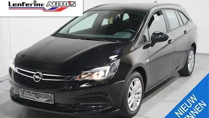 Zwart Occasion 2017 Opel Astra Edition Stationwagen | € 9.950 (Eerlijke prijs)