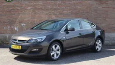 Grijs Gebruikt 2013 Opel Astra Design Edition Sedan | € 7.945 (Eerlijke prijs)