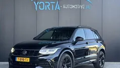 Zwart, metallic lak Gebruikt 2023 VW Tiguan R-line SUV | € 39.950 (Eerlijke prijs)