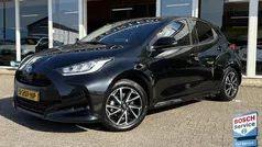 Zwart Gebruikt 2022 Toyota Yaris Hatchback | € 22.750 (Eerlijke prijs)
