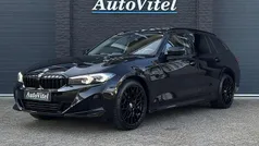 Zwart Gebruikt 2022 BMW 330e Shadowline Stationwagen | € 34.945 (Eerlijke prijs)