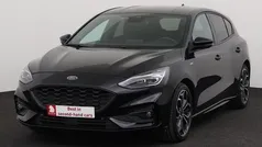 Zwart Gebruikt 2020 Ford Focus ST-Line | € 18.495 (Goede deal)
