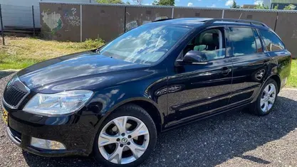 Occasion Skoda Octavia Elegance 140 PK (102 kW) 2011 Zwart Stationwagen