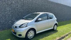Grijs Gebruikt 2010 Toyota Aygo Hatchback | € 2.895 (Eerlijke prijs)