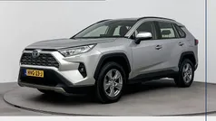 Grijs, metallic lak Gebruikt 2023 Toyota RAV4 Hybrid Active SUV | € 43.400 (Eerlijke prijs)