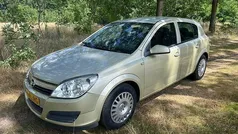 Geel Gebruikt 2005 Opel Astra Essentia Hatchback | € 1.375 (Eerlijke prijs)