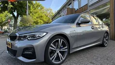Grijs Gebruikt 2020 BMW 330 M Sport Sedan | € 27.500 (Eerlijke prijs)