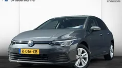 Grijs Gebruikt 2022 VW Golf VIII Life Hatchback | € 23.945 (Eerlijke prijs)