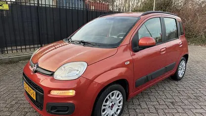 Rood (metallic) Occasion 2013 Fiat Panda Easy Hatchback | € 3.450 (Eerlijke prijs)