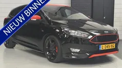 Zwart Gebruikt 2016 Ford Focus ST-Line Hatchback | € 13.950 (Eerlijke prijs)