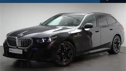 Grijs Occasion 2024 BMW 530e Comfort Edition Stationwagen | € 59.950 (Eerlijke prijs)