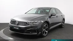 Grijs Gebruikt 2021 VW Passat Business Sedan | € 25.195 (Eerlijke prijs)