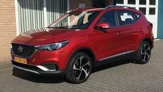 Rood Gebruikt 2019 MG ZS Luxury Sedan | € 10.950 (Eerlijke prijs)