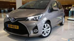 Bruin Gebruikt 2014 Toyota Yaris Hybrid Hatchback | € 12.500 (Eerlijke prijs)