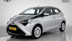 Grijs Gebruikt 2021 Toyota Aygo X-play Hatchback | € 12.245 (Eerlijke prijs)