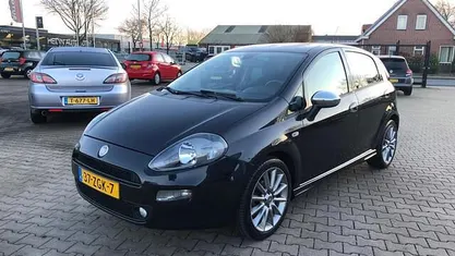 Zwart (metallic) Gebruikt 2012 Fiat Punto Evo Sport Hatchback | € 4.989 (Eerlijke prijs)