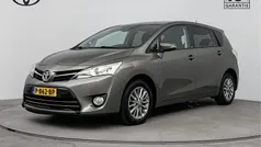 Grijs, metallic lak Gebruikt 2016 Toyota Verso Limited MPV | € 13.695 (Eerlijke prijs)