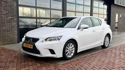 Wit Occasion 2014 Lexus CT200h Hatchback | € 10.975 (Eerlijke prijs)