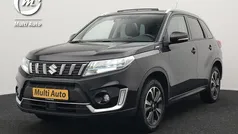 Zwart Gebruikt 2022 Suzuki Vitara Style SUV | € 26.240 (Eerlijke prijs)