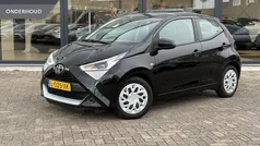 Zwart Gebruikt 2021 Toyota Aygo X-play Hatchback | € 11.450 (Eerlijke prijs)