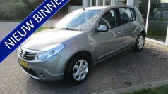 Gebruikt 2010 Dacia Sandero Lauréate Hatchback | € 3.460 (Eerlijke prijs)