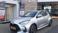 Grijs Gebruikt 2023 Toyota Yaris Hybrid Business Edition Hatchback | € 20.700 (Eerlijke prijs)