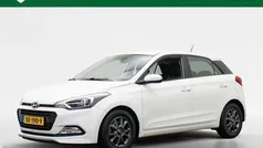 Wit Gebruikt 2017 Hyundai i20 Comfort Hatchback | € 11.995 (Eerlijke prijs)