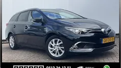 Grijs, metallic lak Gebruikt 2015 Toyota Auris Touring Sports Executive Stationwagen | € 9.900 (Goede deal)