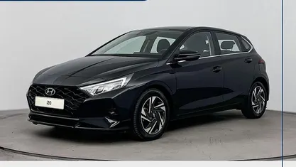 Phantom black (x5b) Gebruikt 2022 Hyundai i20 Premium Hatchback | € 19.900 (Eerlijke prijs)