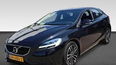 Zwart Gebruikt 2019 Volvo V40 Stationwagen | € 19.930 (Eerlijke prijs)