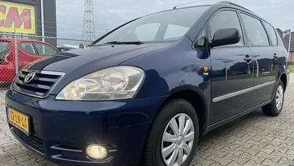 Blauw (metallic) Gebruikt 2003 Toyota Avensis Verso Luna MPV | € 3.999 (Eerlijke prijs)