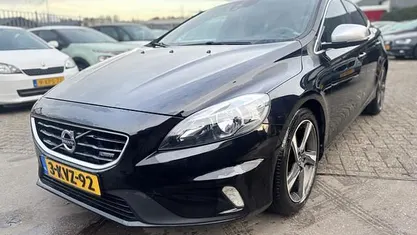 Occasion Volvo V40 R-Design 114 PK (83 kW) 2013 Zwart (metallic) Hatchback