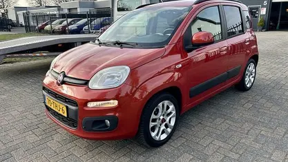 Occasion Fiat Panda Lounge 86 PK (63 kW) 2012 Rood (metallic) Hatchback