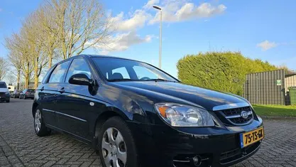 Occasion Kia Cerato LX 105 PK (77 kW) 2007 Zwart Sedan