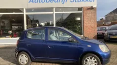 Blauw (metallic) Gebruikt 2000 Toyota Yaris Sol Hatchback | € 1.650 (Eerlijke prijs)