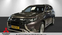 Bruin Gebruikt 2021 Mitsubishi Outlander P-HEV Intense+ SUV | € 26.340 (Eerlijke prijs)